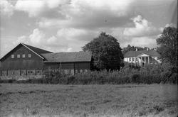 Fra gården Rogneby i Østre Toten. Serie på 10 bilder av bygn