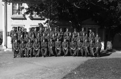 En stor gruppe militært personell avbildet på Starum juni/ju