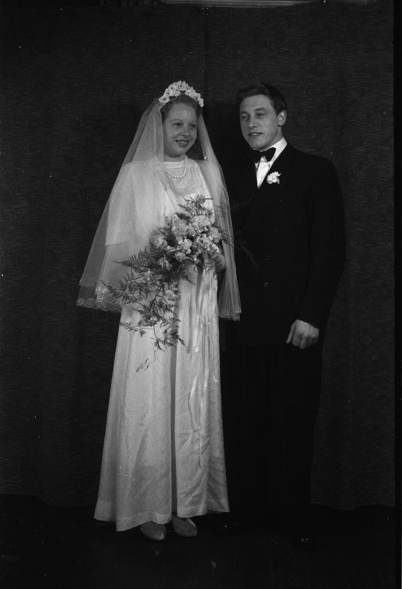 Portrett av uidentifisert brudepar. Sju bilder.