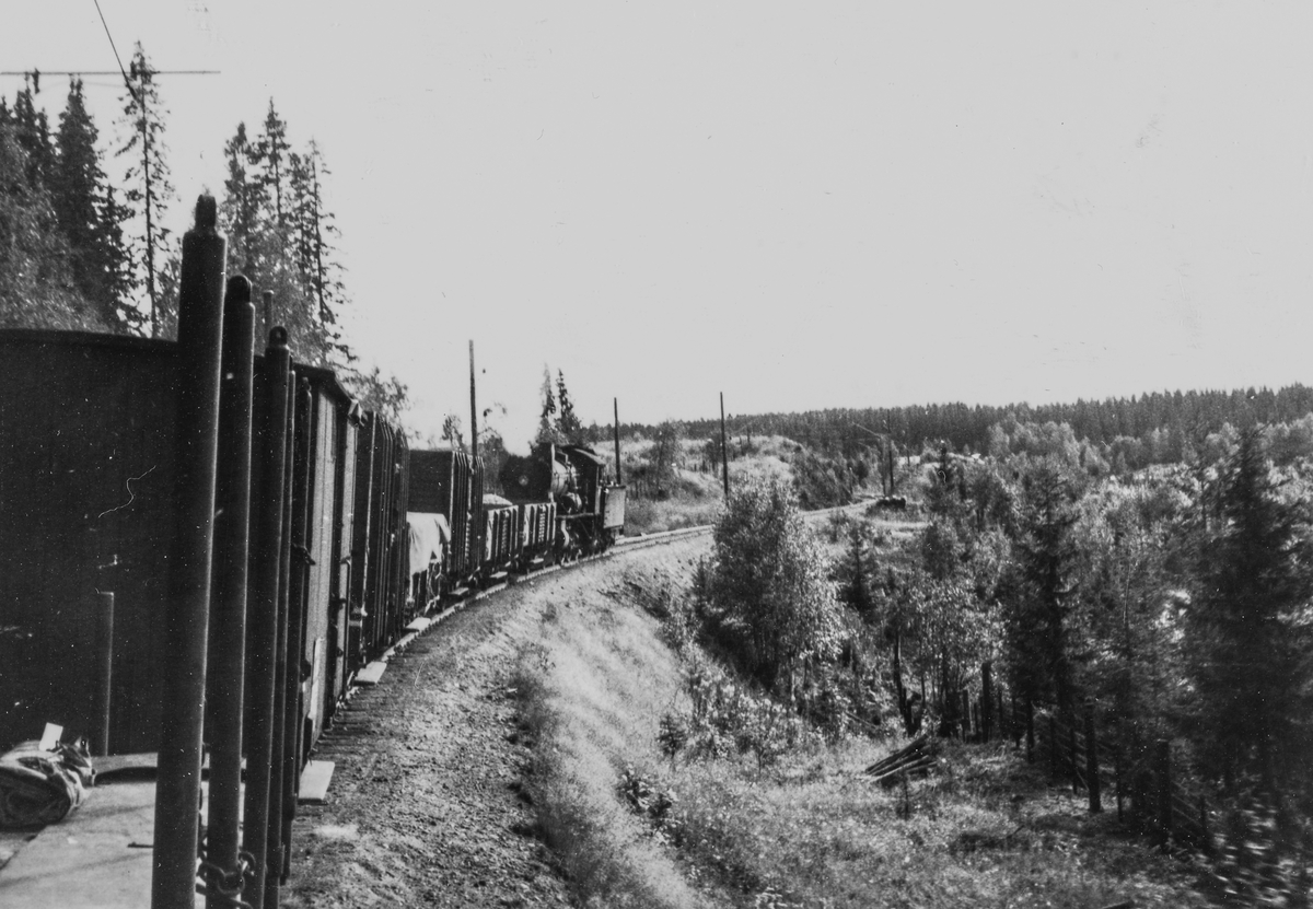 Damplokomotiv type 30b nr. 347 med godstog fra Skreia til Eina underveis mellom Reinsvoll og Eina