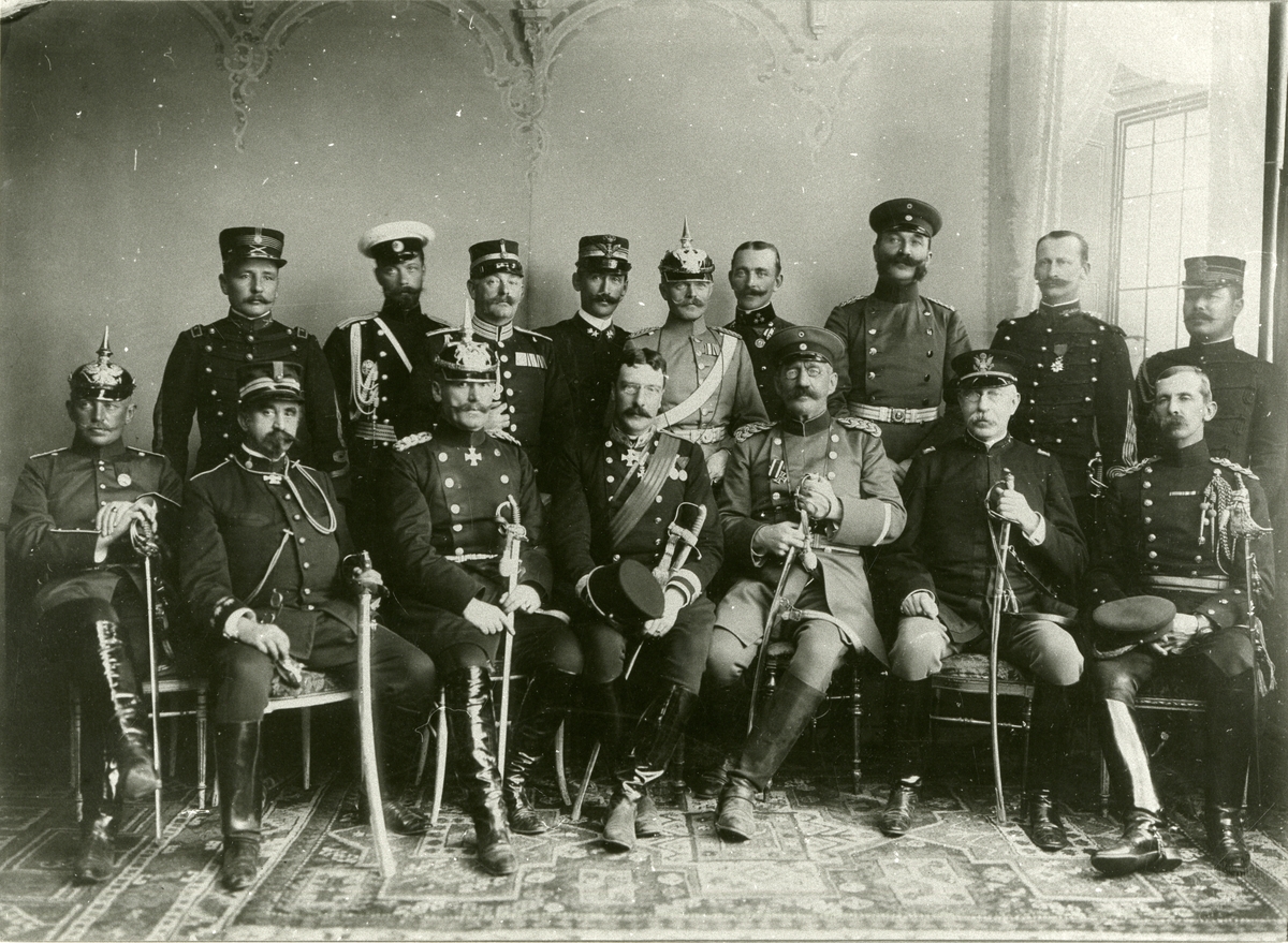 Informell och internationell officersträff vid 1910-talets början.