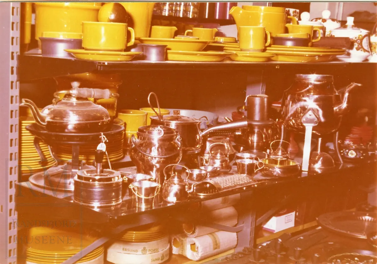 Interiør fra brukskunst og gavebutikk i Vassenden i Gran.