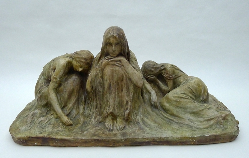 Skulptur. Titel: "Svunnen hägring", stor grupp, brunaktig patinering. Märkt "Agnes de Frumerie. Paris 1907"