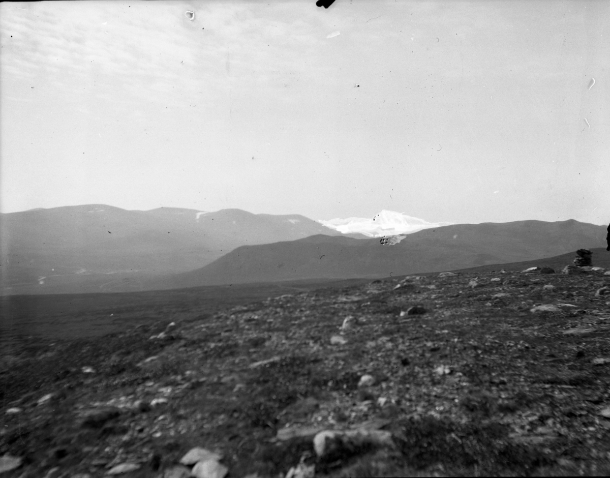 Rikard Berges fotoarkiv. Portretter, gruppebilder, landskap, fjellturer. Bilde nr. 4

Fotografier tatt av Rikard Berge. 642 nummer. Samlingen består av negativer bladfilm. Motivene er ført inn i egen protokoll av Berge. Protokollen har tittel "Bilæt-emne"