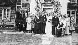 Gruppebilde, bryllup. 
Byllupslaget til Kjellaug og Finn Ho