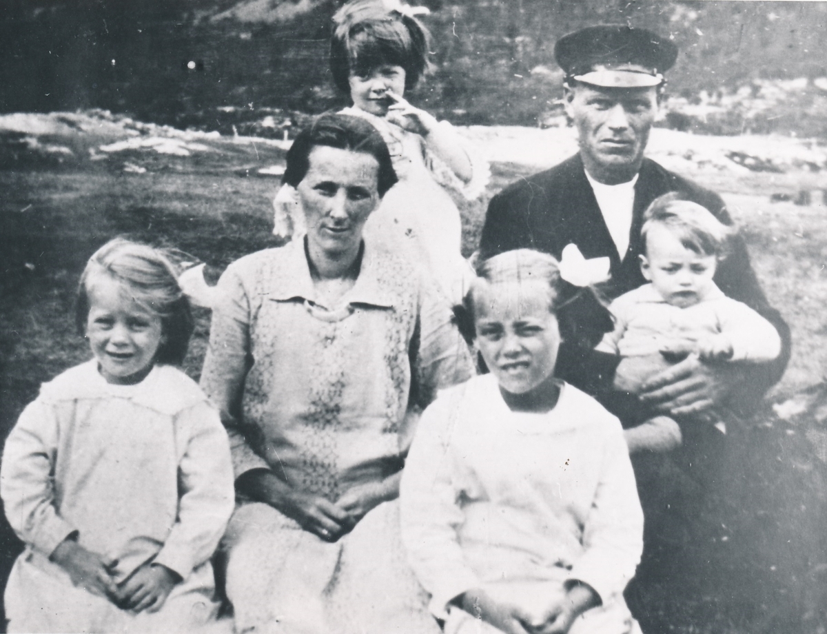 Familiegruppe på Stonglandseidet ca 1928