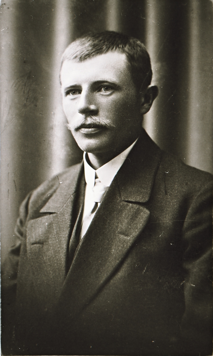 Portrett av Ole Henrik Olsen