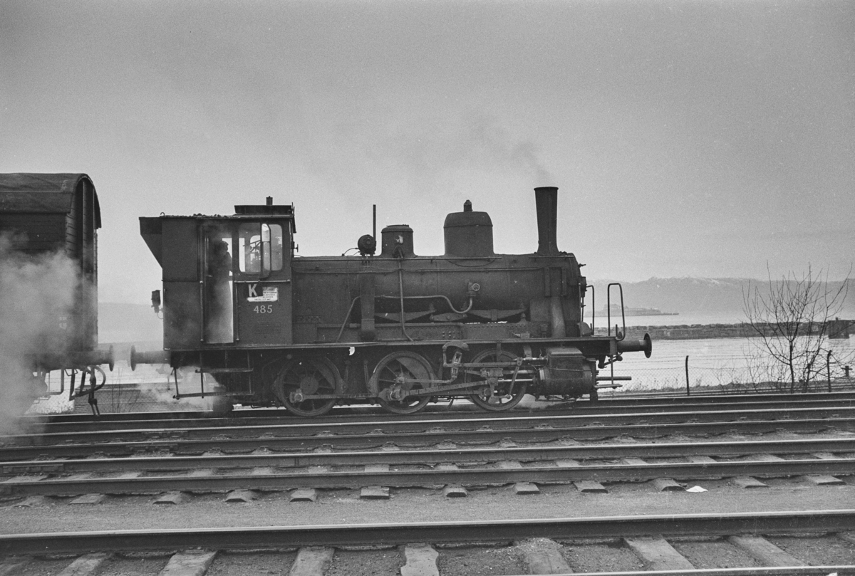 Damplokomotiv type 25e nr. 485 i skiftetjeneste på Trondheim stasjon.