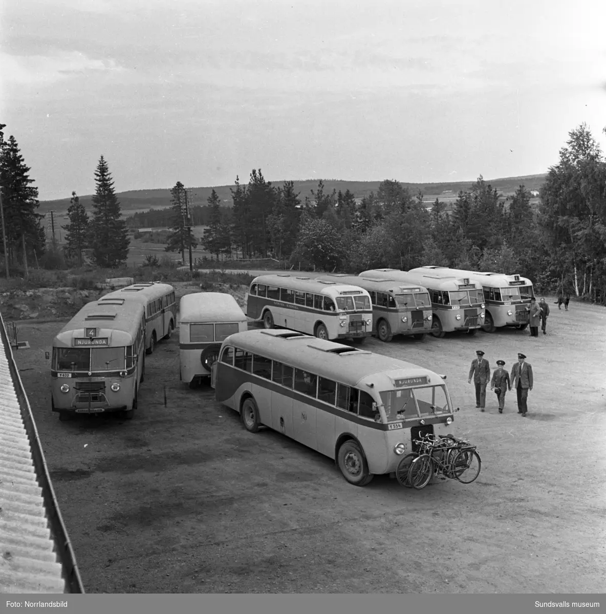 Njurundabussarna servas vid bussgaraget i Forsa, Skedlo.