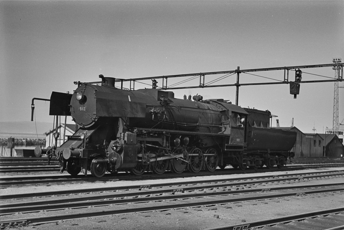 Damplokomotiv type 63a nr. 5113 på Trondheim stasjon.