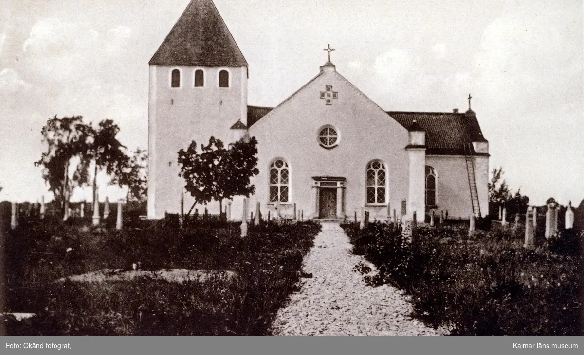 Äldre fotografi av Persnäs kyrka.