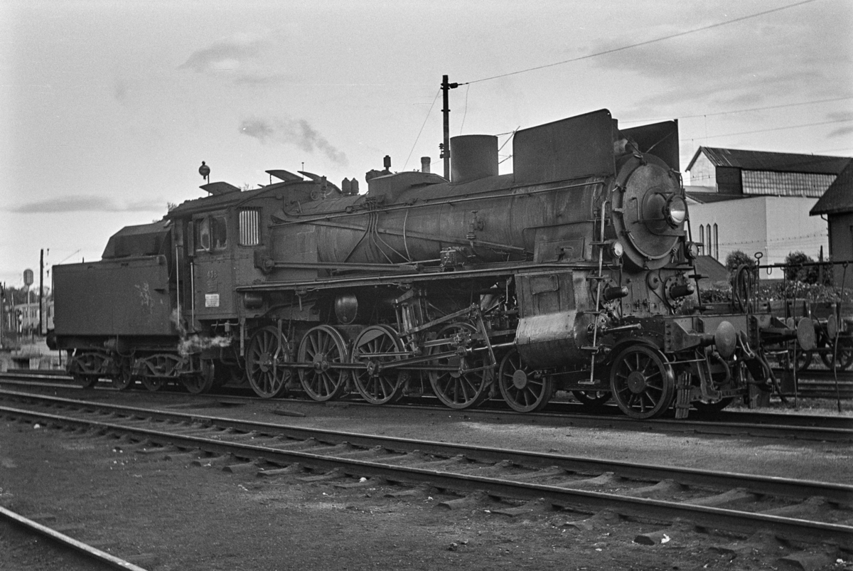 Damplokomotiv type 26c nr. 436 ved lokomotivstallen på Hamar.