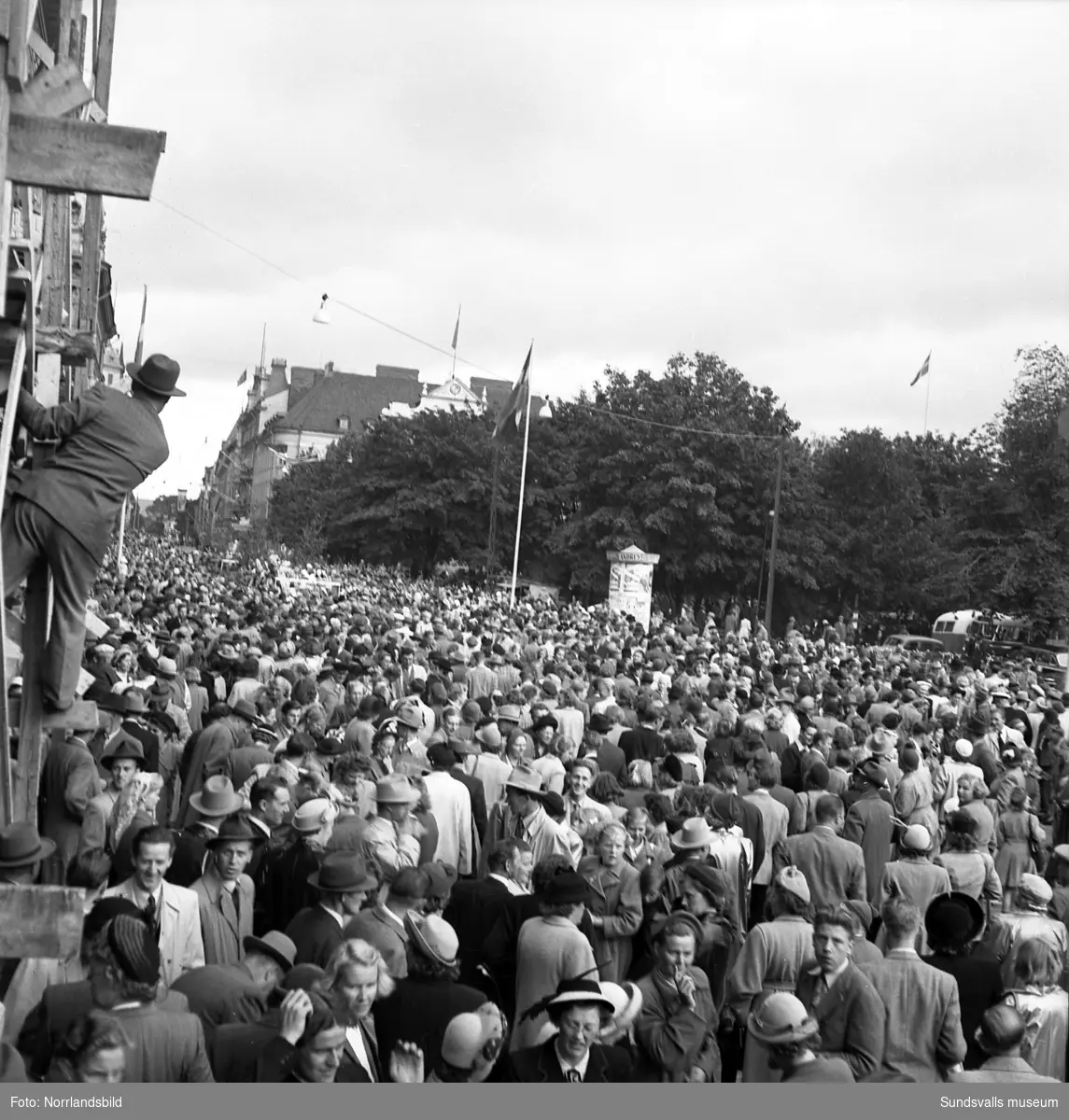 Barnens Dag 1950 med ett fantasifullt festtåg genom stan, parad med ...