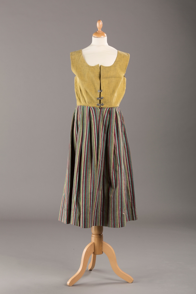 Striper i renningen i skjørtet