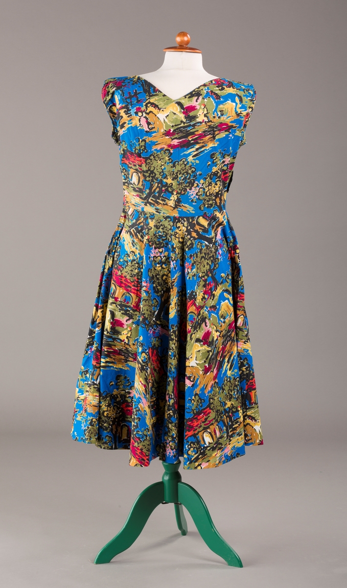 Spanskinspirert motiv med hus, hester og trær