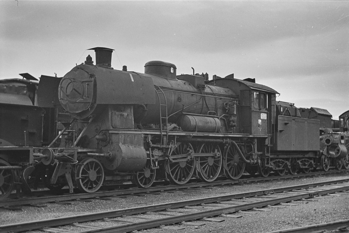 Damplokomotiv type 30c nr. 467 hensatt for opphugging på NSBs verksted på Marienborg
