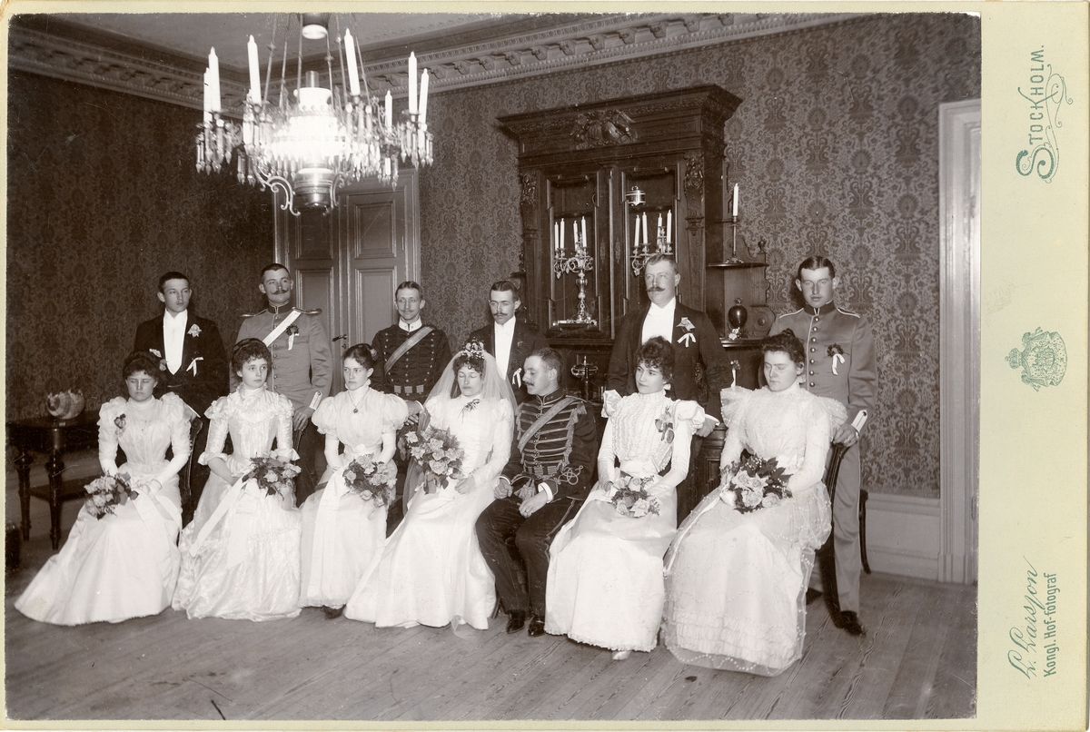 Bröllopsfoto, officerare från Kronprinsens husarregemente K 7, 1898.