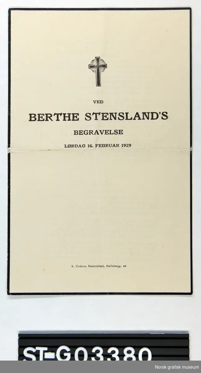 Begravelseshefte for Berthe Stensland`s begravelse. Lørdag 16. februar 1929

Heftet er et A4 ark brettet på kortsiden, men trykk på alle 4 sider.
