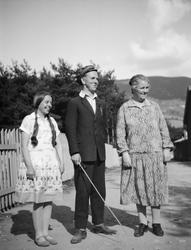 Ingrid Løkke, Ivar Kluften med studenterlue og Karen Kluften