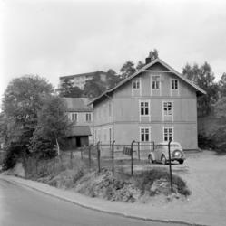 Tvetenveien. Gamle fyrstikkarbeiderboliger. Juli 1964