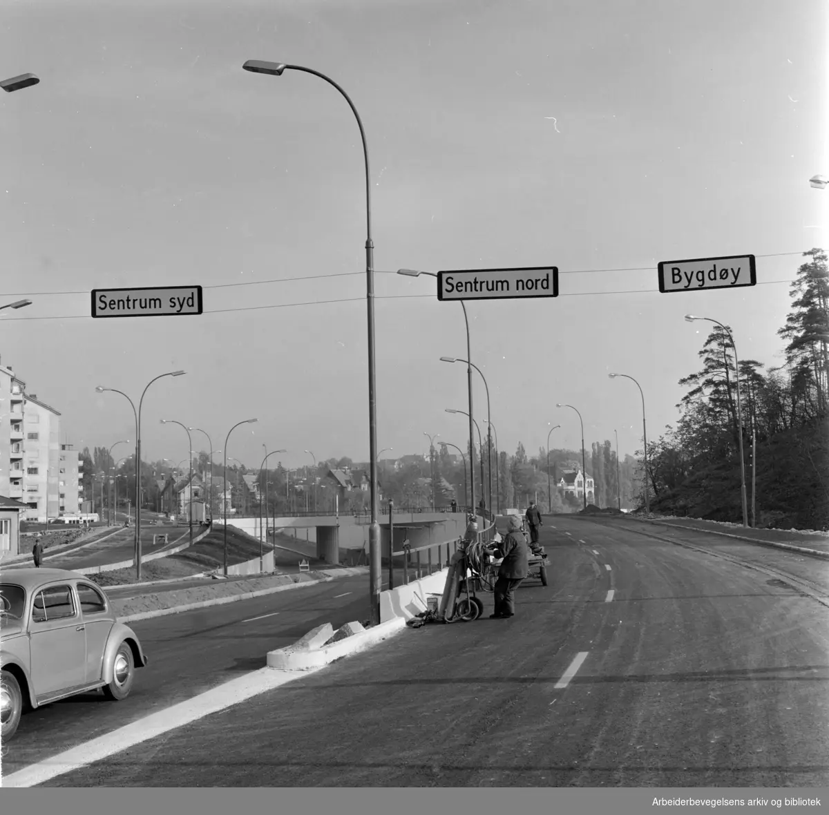 Strandpromenaden med bruovergangen til Bygdø Allé mot byen. Oktober 1959