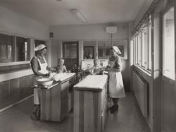 Spebarnshjem for Statens lærerskole i husstell [Fotografi]