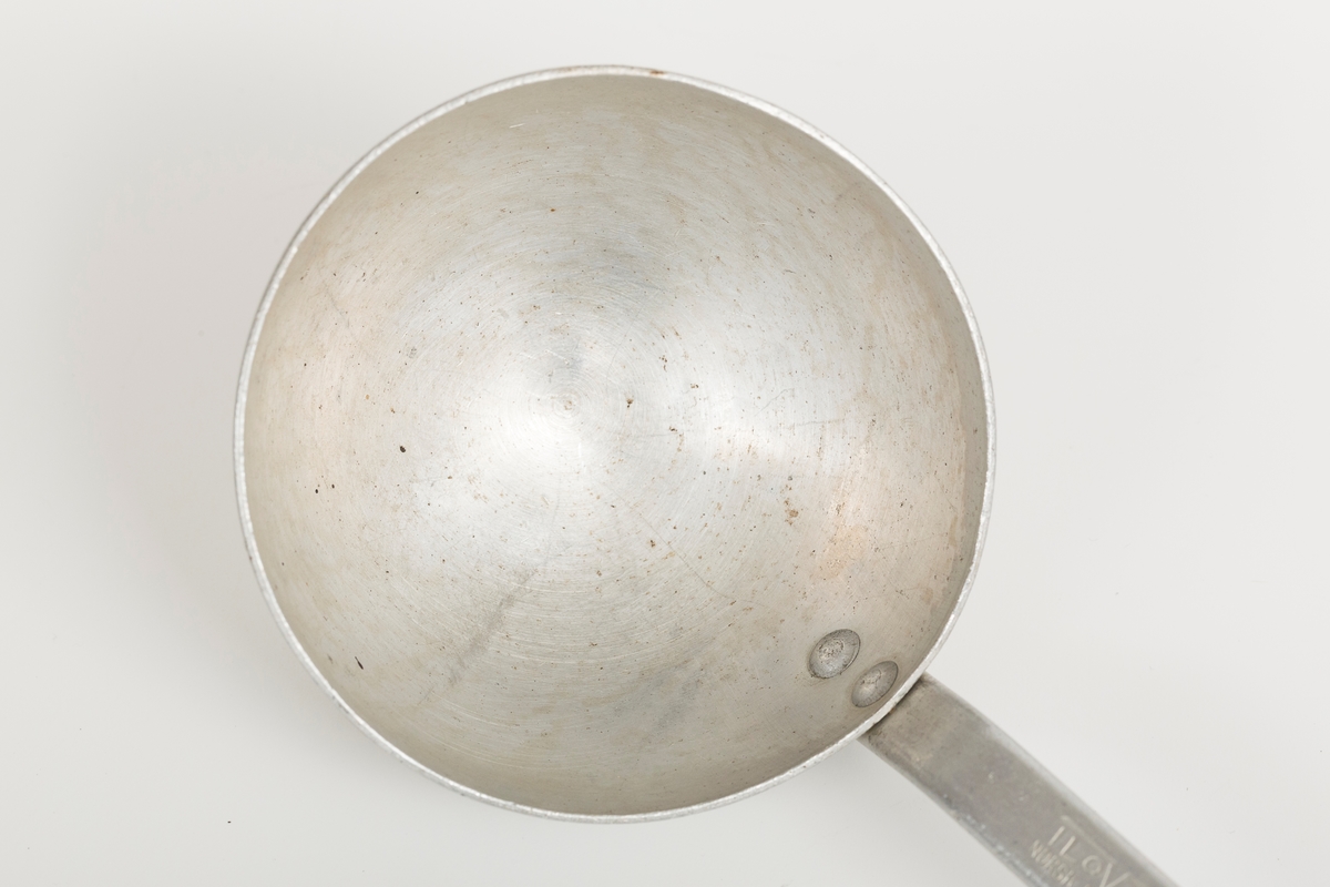 Øse med langt skaft med opphengskrok.