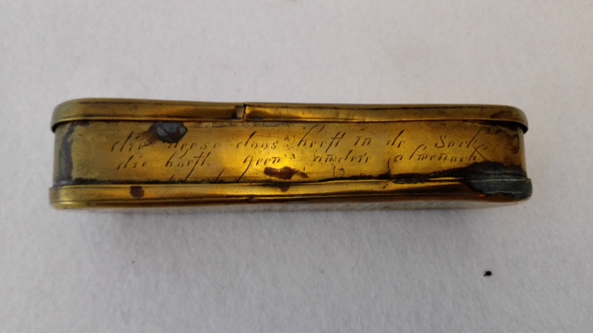 Form: Sjå kat. nr. 2746 og 2747.
