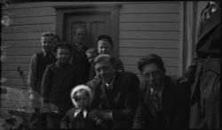 Sandeidgt. 4. Arne Johannessen, Alf Olaf Ådnøy, Marit. Våren