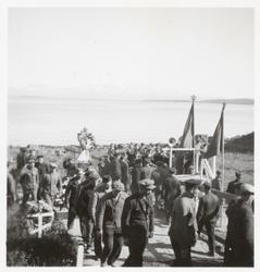 Seremoni på kirkegården ved krigsfangeleiren på Trondenes. L