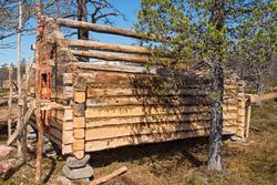 Bilde tatt under arbeidet med å sette opp buret på Daniel Mo