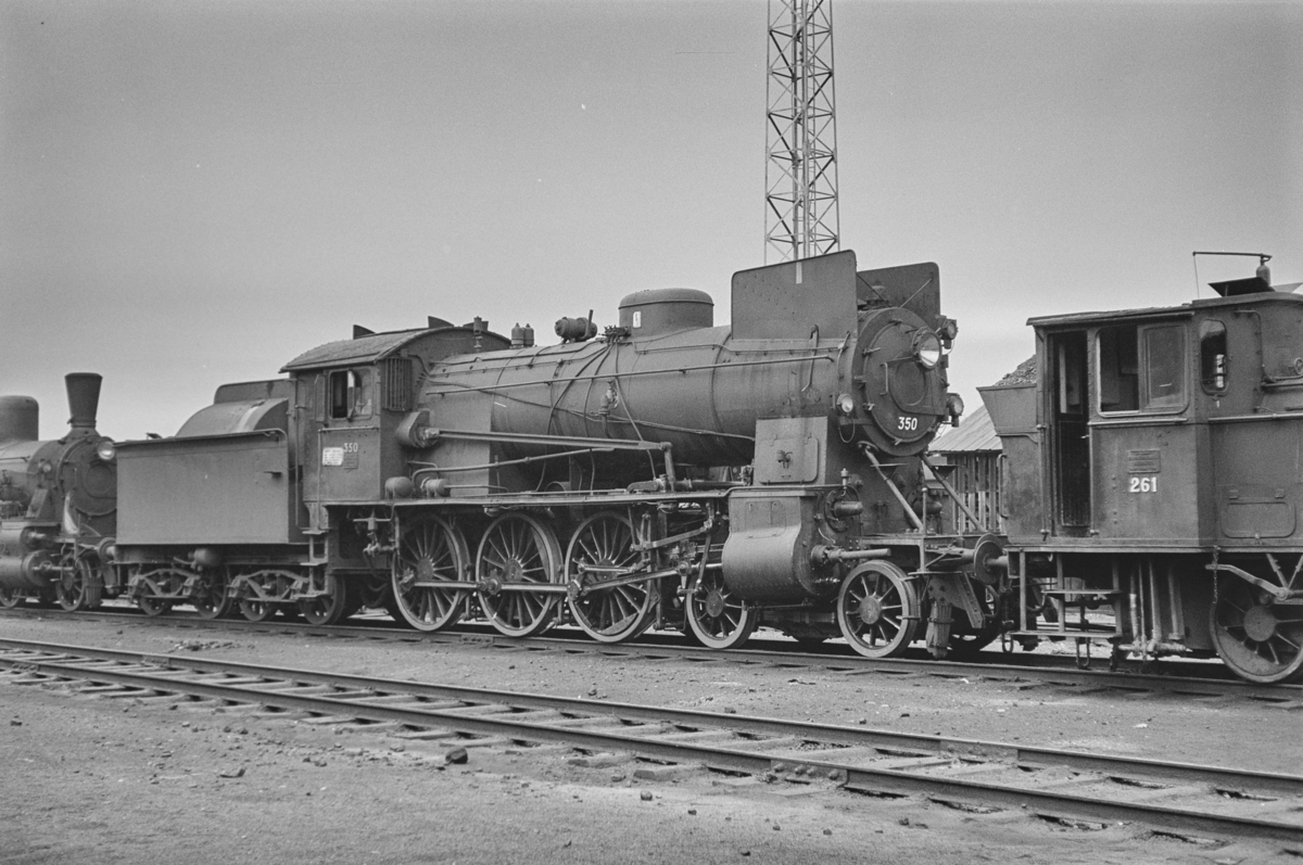 Hensatt damplokomotiv type 30b nr. 350 på Marienborg Verksted.