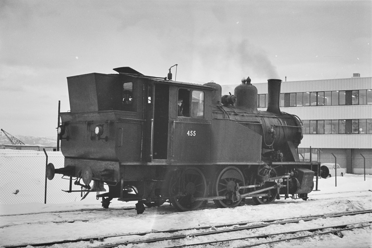 Damplokomotiv type 23b nr. 455 i skiftetjeneste på Trondheim stasjon.