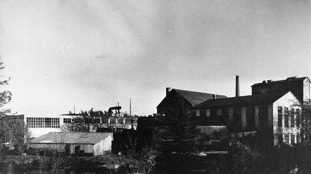 Serigstad AS sitt fabrikkområde i sentrum av Bryne tidleg på 1960-talet. Nord for Arne Garborgs veg og med grense i aust til jernbanen og i vest til Torggata.
