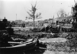 Namsos sentrum. Bombekrater i Namsos.