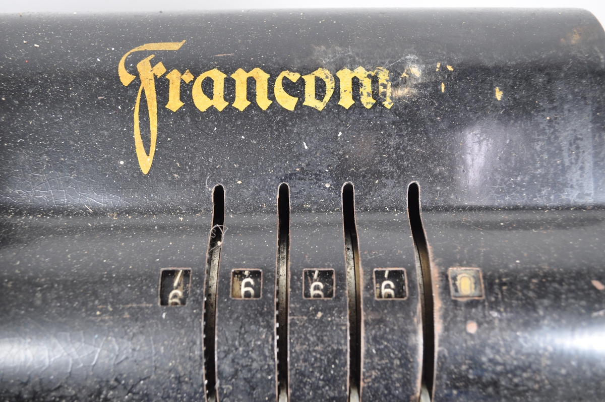 Maskin til bruk ved frankering av post. Maskin for bruk av frankeringskort med fast rammebeløp.