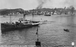 Rutebåten Smølen (Smøla), dampskip, pappabåt. En sommerlørda