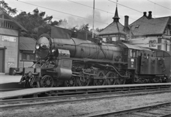 Persontog fra Gjøvik til Oslo Ø på Gjøvik stasjon. Toget tre