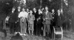 Varteig Musikkforening i 1934. 
Foran fra venstre: Thorleif