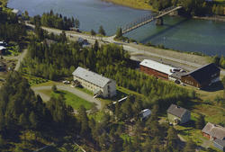 Øyer kommune, Tretten. Lågen med brua, Tretten samfunnshus o