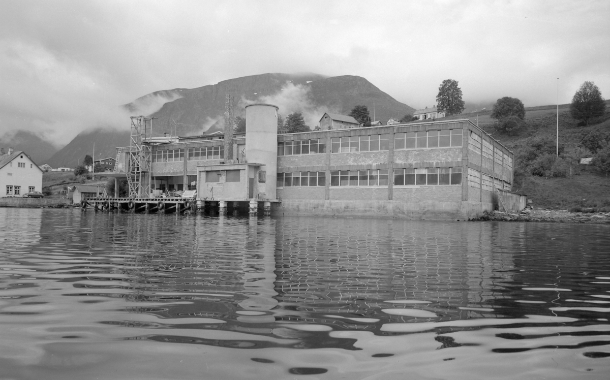 Foto av fabrikkbygning: P.O. Jarnes