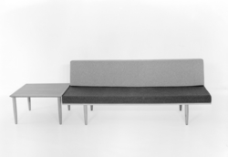 Sittemøbel. Sofabenk med bord. Kombinasjonsmøbel.