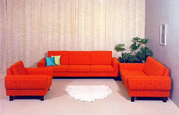 Salong. Sofagruppe med sofa og lenestol.