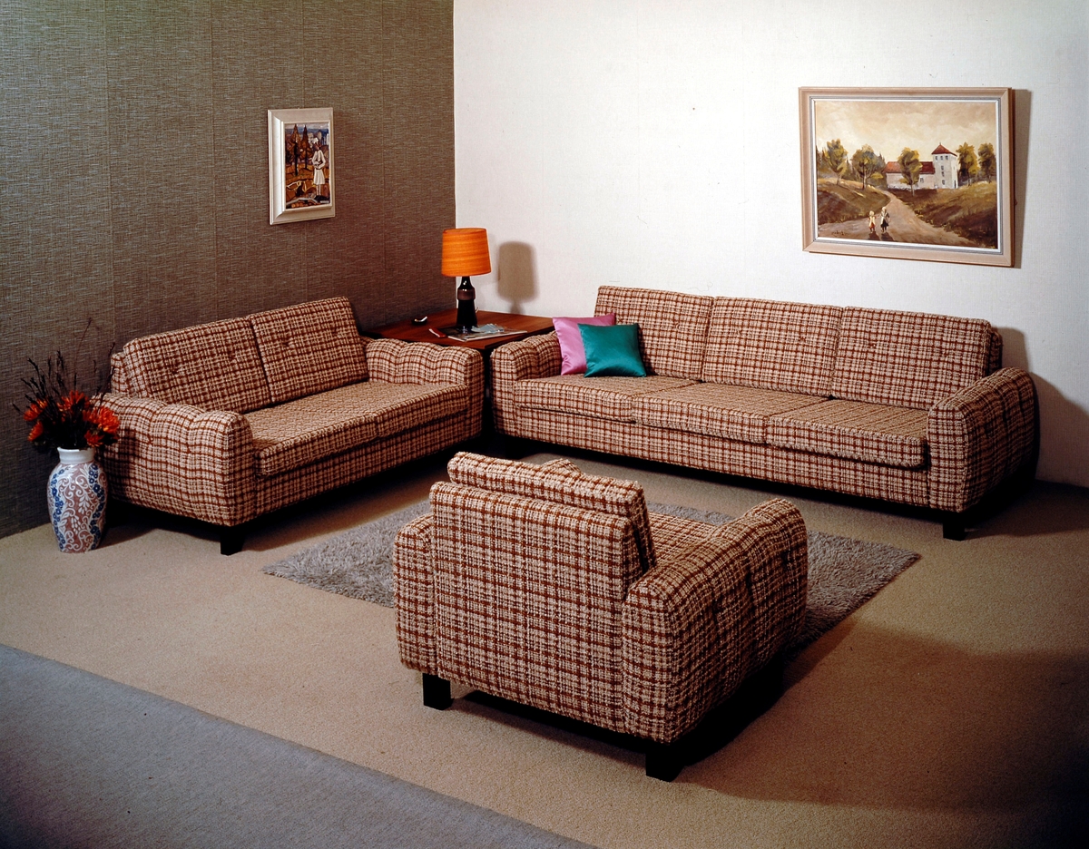 Salong. Sofagruppe med sofa og lenestol.