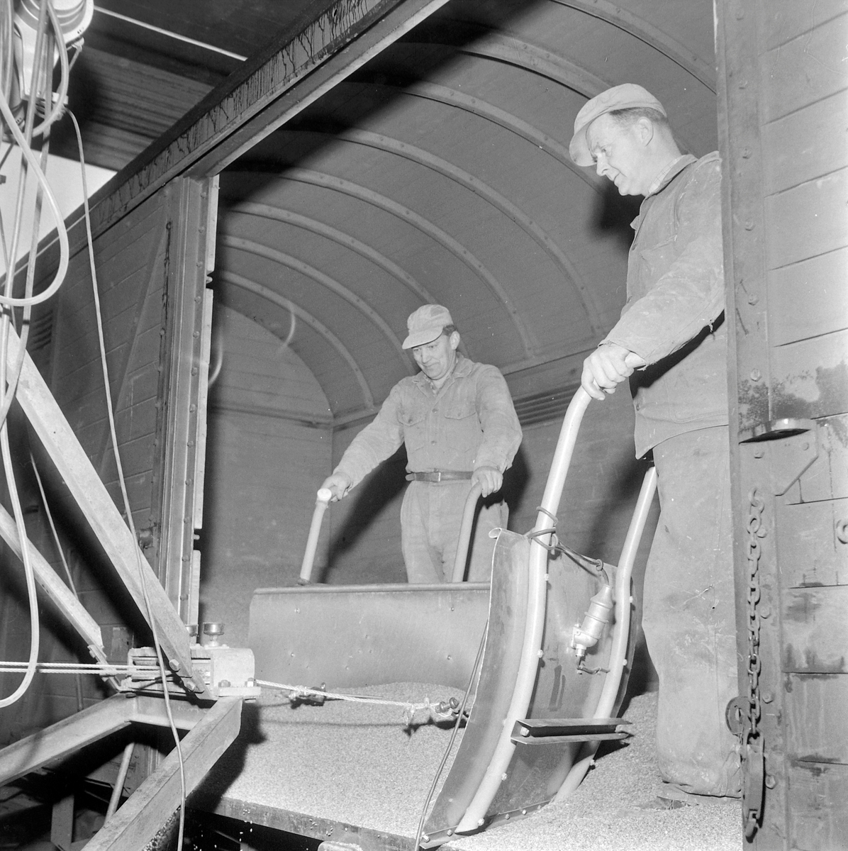 Lossing av jernbanevogn i Trondheim kornsilo på Ila Pir