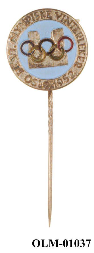 Inneholder 101 merker, pins og  medaljer.
Guttorm Berge tok tilbake samlingen 21.mai 1996.-notert i aksesjonsboken.