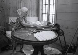 Berta i gong med "Knømaskinen"som knør salt inn i smør