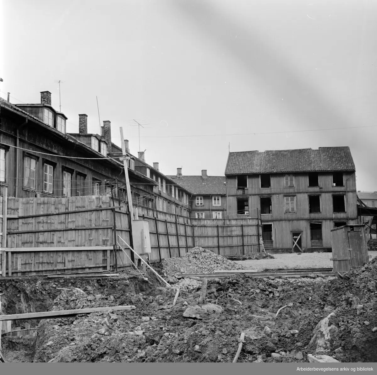 Verksgata. Verksgata 35. Alle familier må ut, men ingen tilbud om nye boliger. April 1963