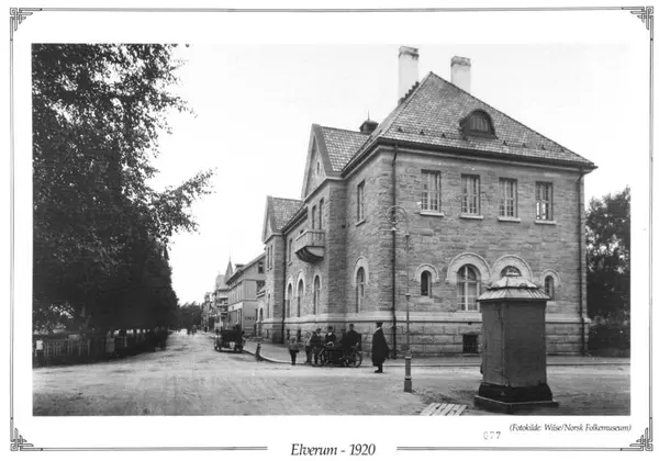 Sparebanken før bombingen.