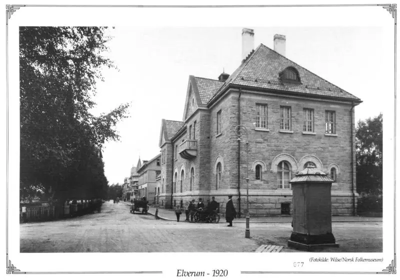 Sparebanken før bombingen.